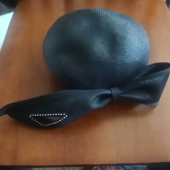 Black Half Hat with Semi Bow - Picture 1 of 4